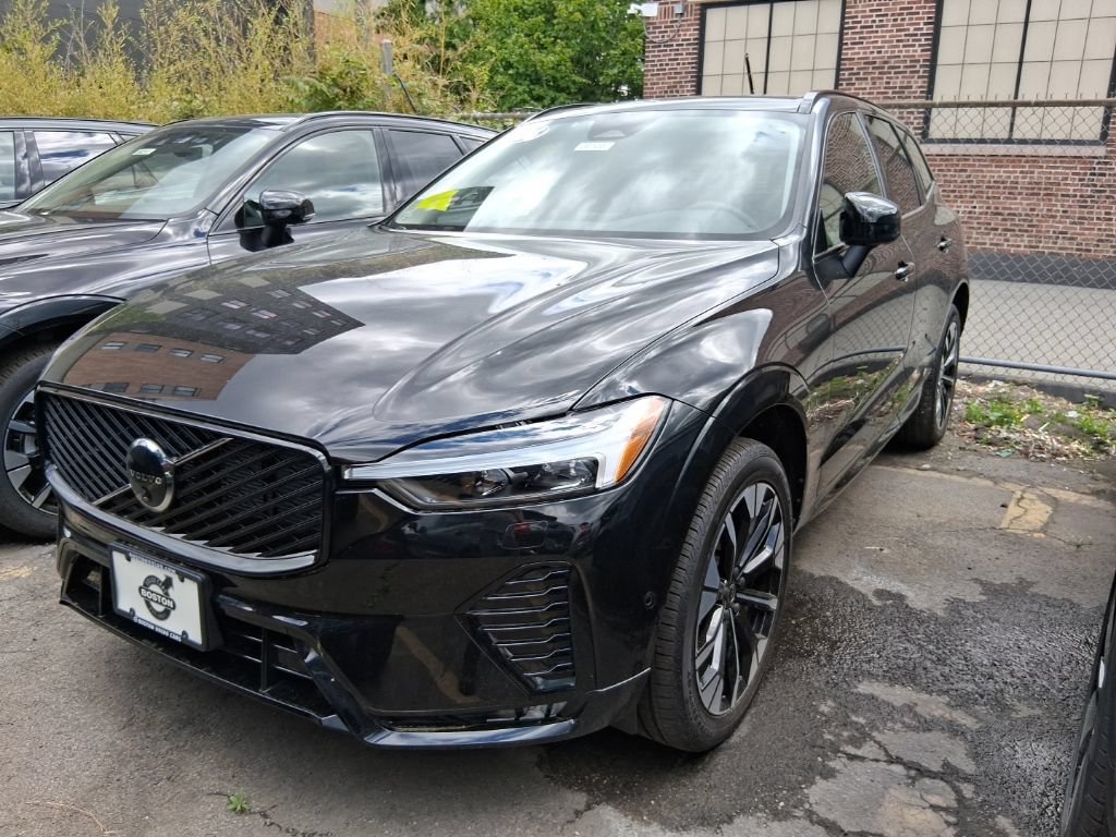 New 2026 Volvo XC60 B5 Plus w/ Protection Package Premier AWD/4WD image 4