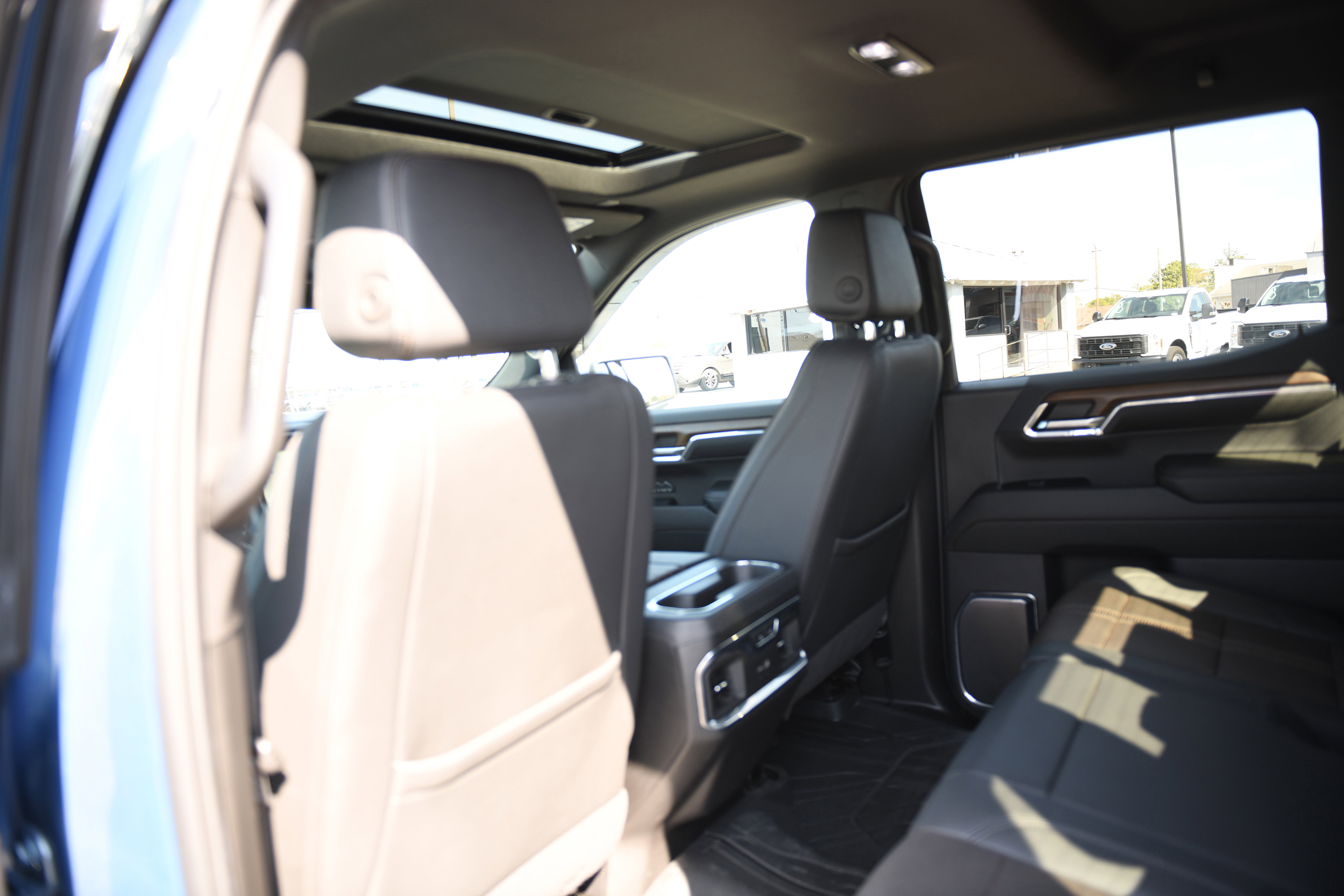 Used 2024 Chevrolet Silverado 1500 High Country w/ Technology Package image 14