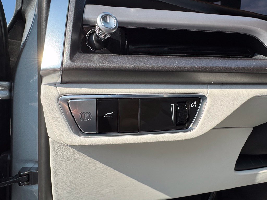 New 2027 Cadillac Vistiq Sport w/ LPO, Floor Liner Package AWD/4WD image 14