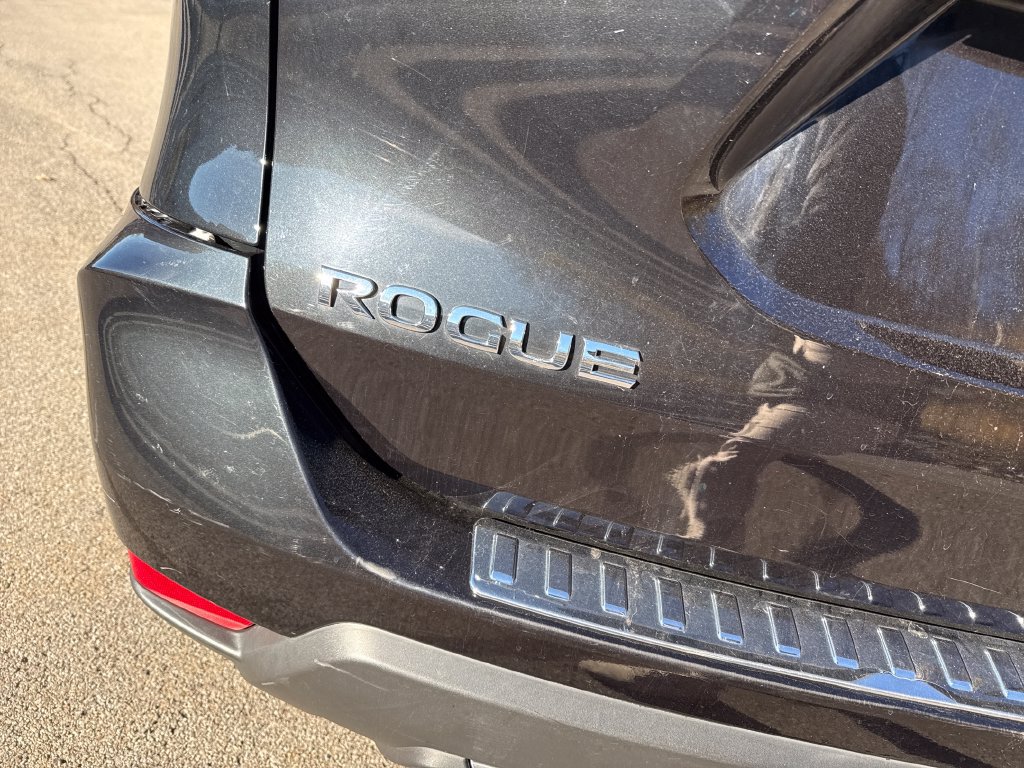 Used 2018 Nissan Rogue SV AWD/4WD image 8