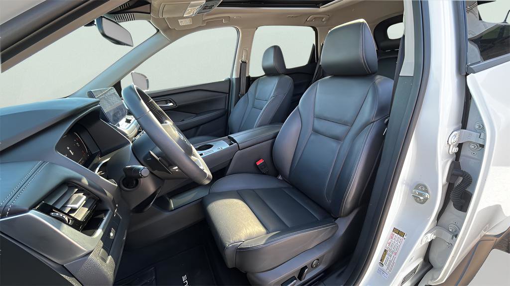 Used 2024 Nissan Rogue SL w/ SL Premium Package image 17