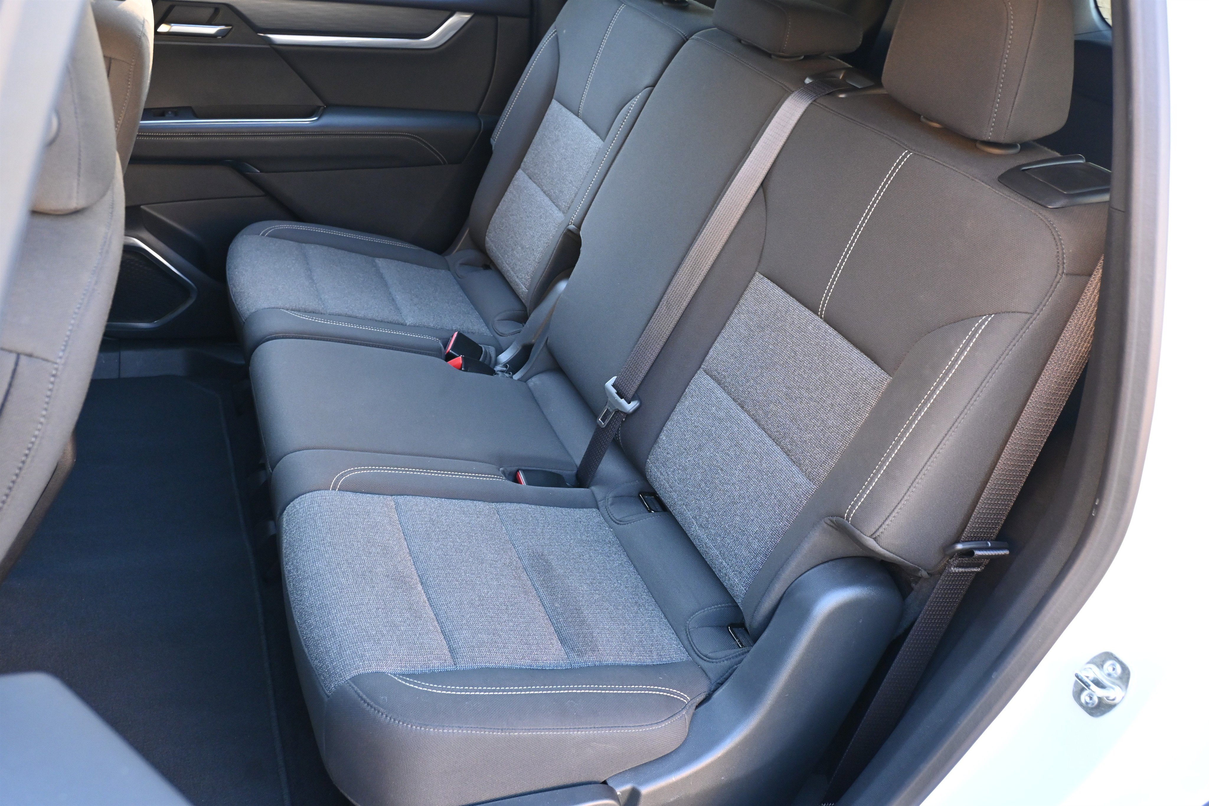 Used 2025 GMC Acadia Elevation image 17
