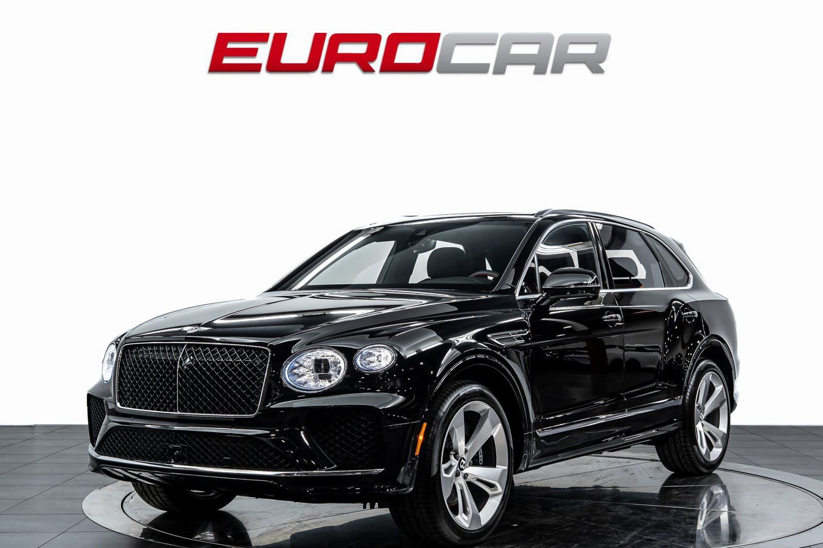 Used 2024 Bentley Bentayga image 1