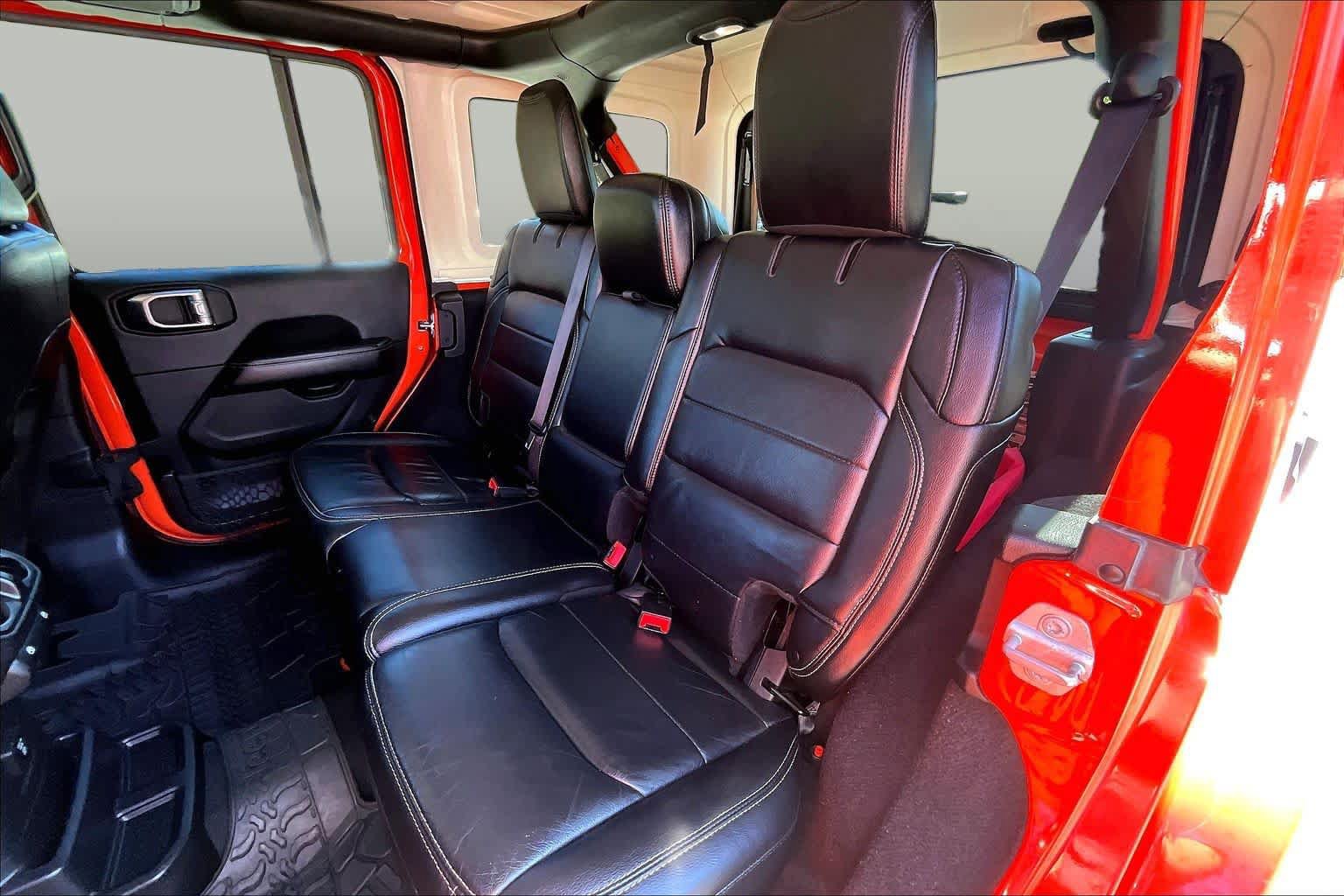 Used 2018 Jeep Wrangler Unlimited Sahara AWD/4WD image 21