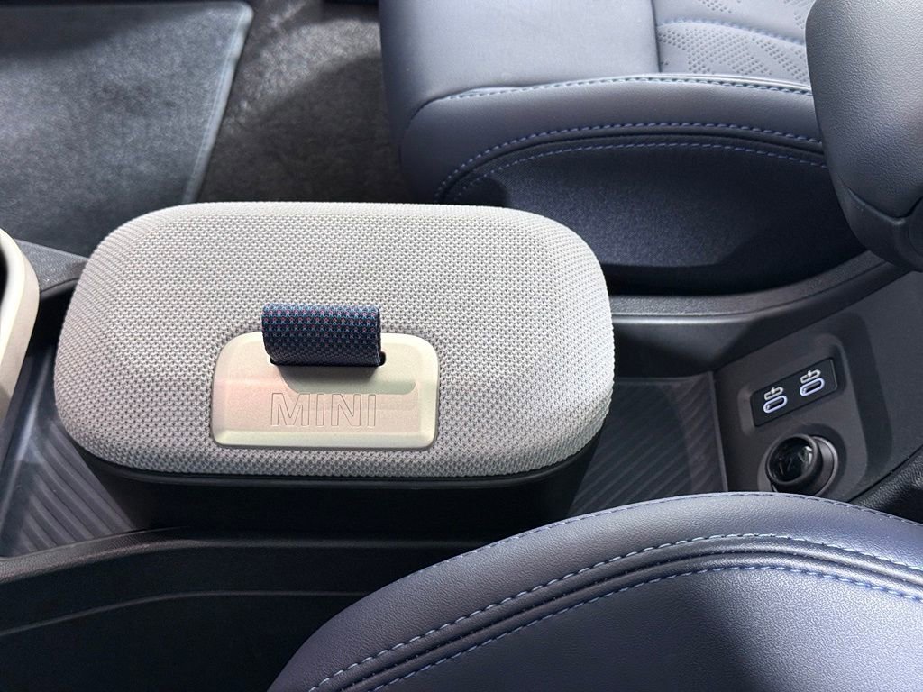 Certified 2025 MINI Cooper 2-Door Hardtop FWD image 19