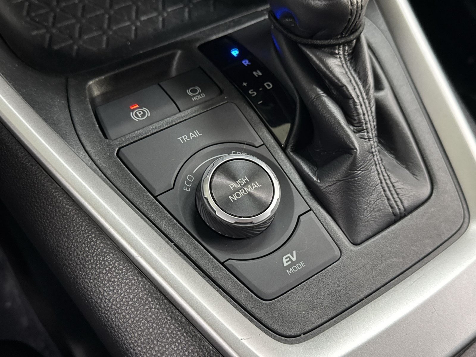 Used 2020 Toyota RAV4 XLE w/ Carpet Mat Package AWD/4WD image 43