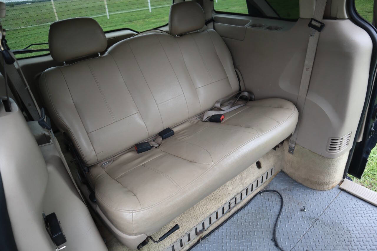 Used 2002 Ford Windstar SEL FWD image 30