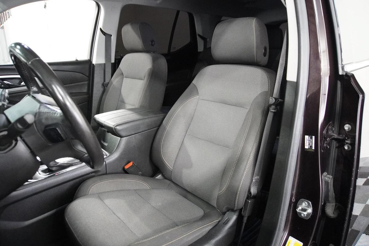 Used 2020 Chevrolet Traverse LT w/ Driver Confidence II Package AWD/4WD image 11
