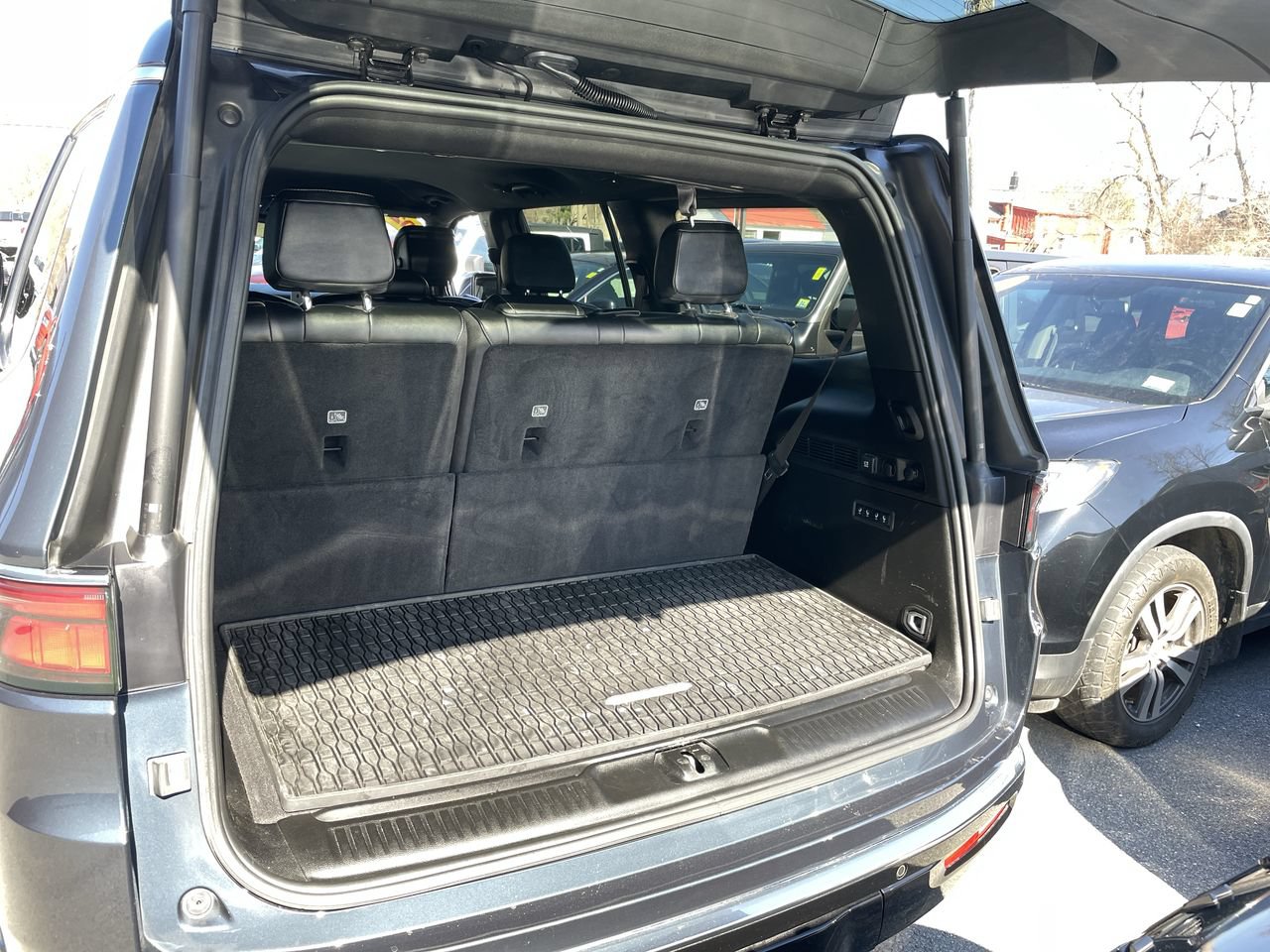 Used 2024 Jeep Wagoneer Series II w/ Flexible Seating Group AWD/4WD image 40