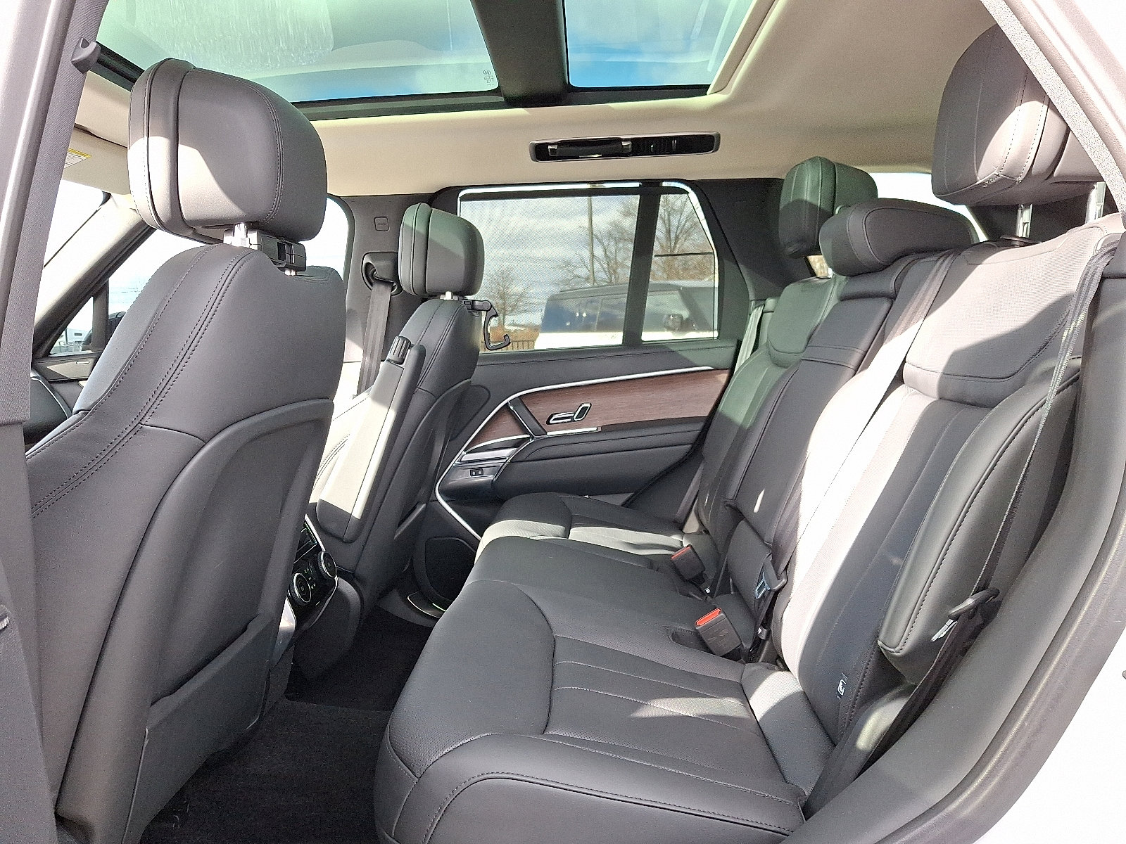 Used 2023 Land Rover Range Rover SE AWD/4WD image 9