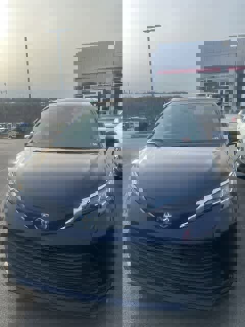 Used 2022 Toyota Sienna LE image 1