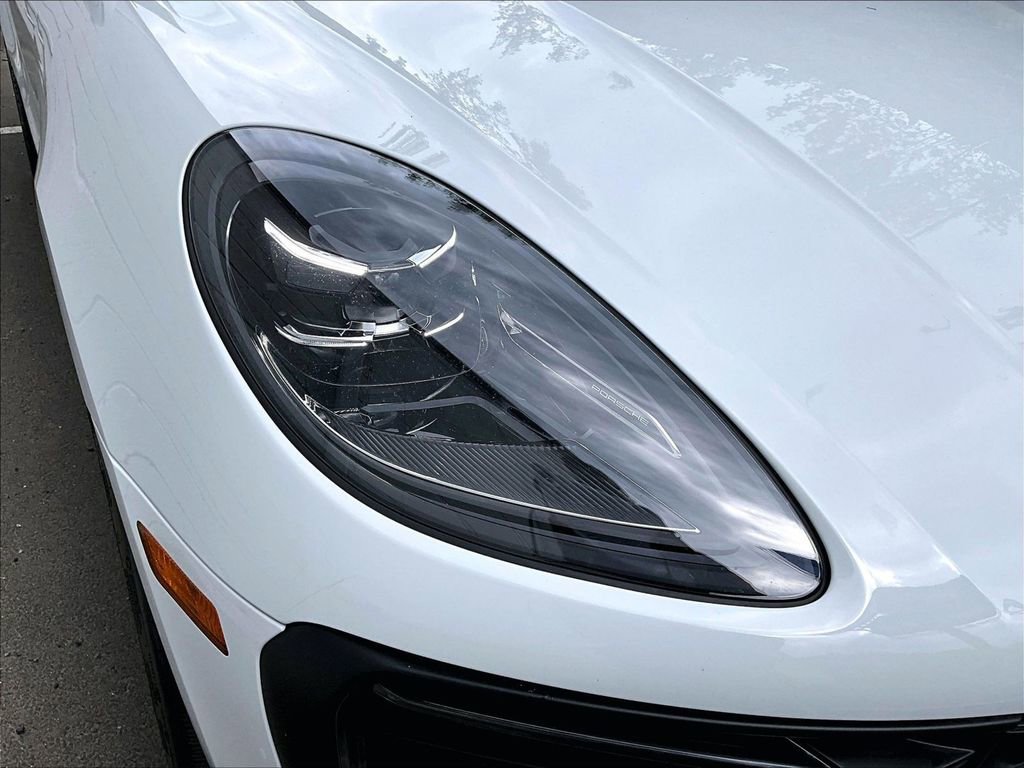 Certified 2025 Porsche Macan S AWD/4WD image 30