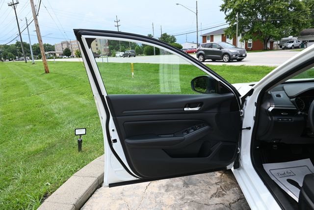 Used 2025 Nissan Altima 2.5 SV FWD image 25