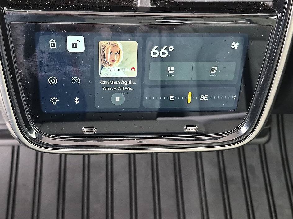 Used 2023 Rivian R1S Launch Edition Quad AWD/4WD image 30