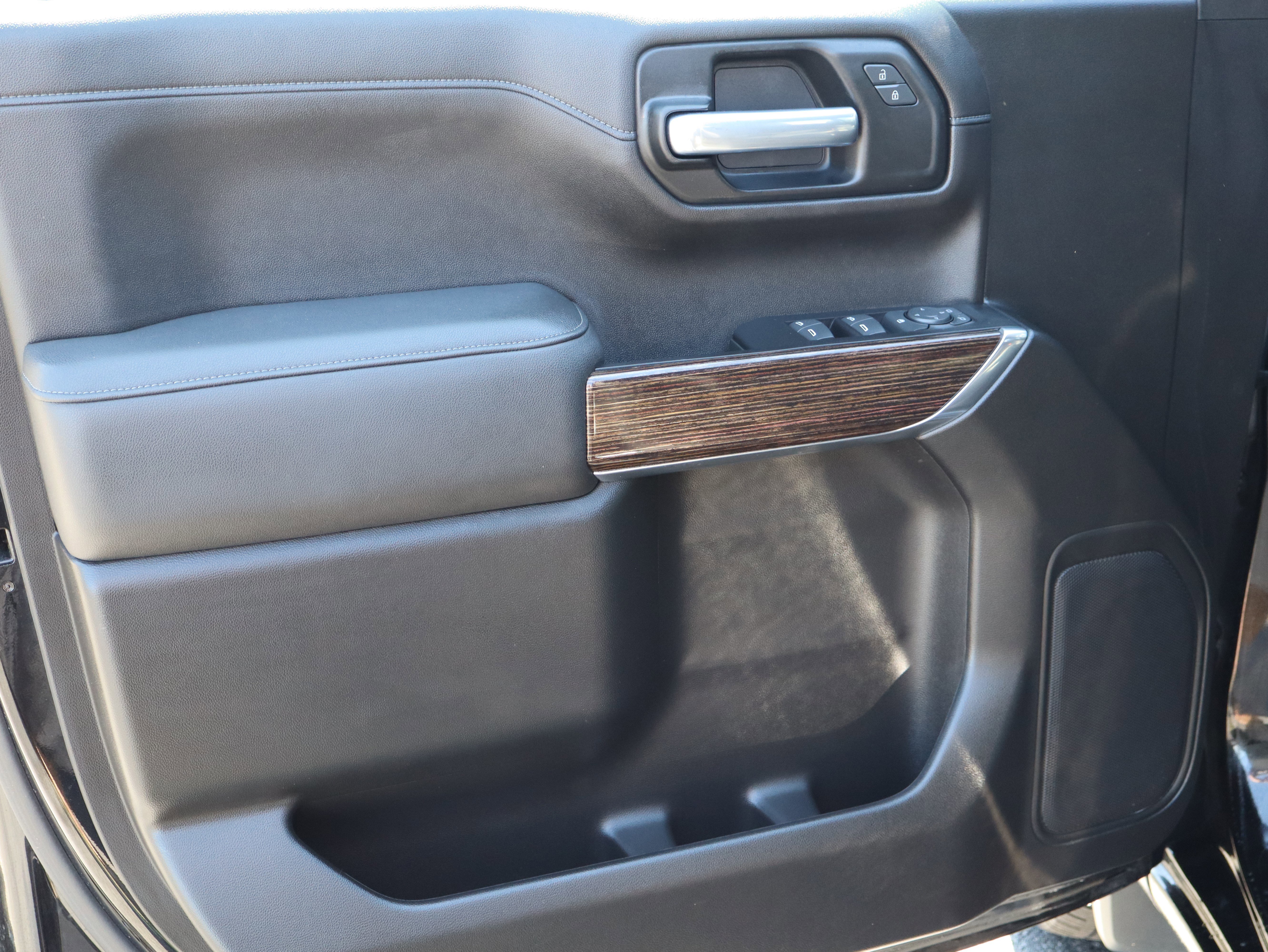 Used 2022 GMC Sierra 1500 Elevation image 18