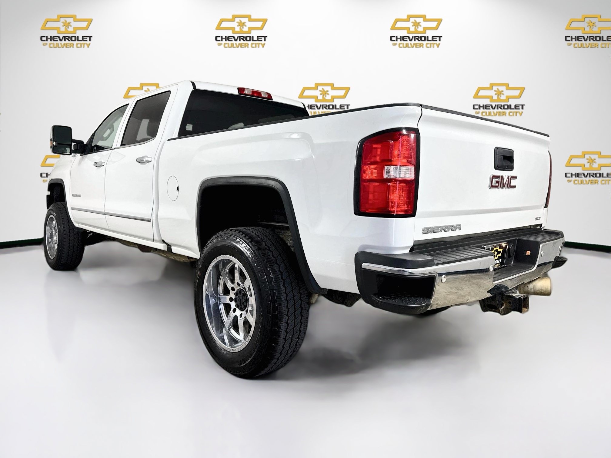 Used 2019 GMC Sierra 2500 SLT w/ Duramax Plus Package AWD/4WD image 6