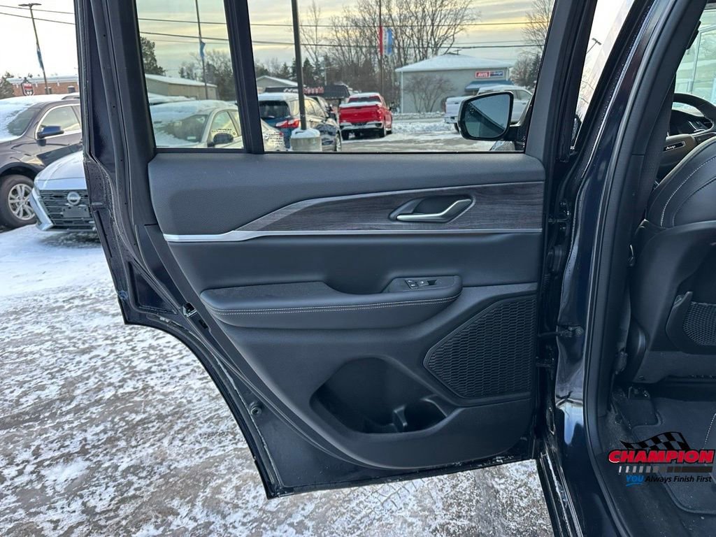 Used 2024 Jeep Grand Cherokee Limited image 22