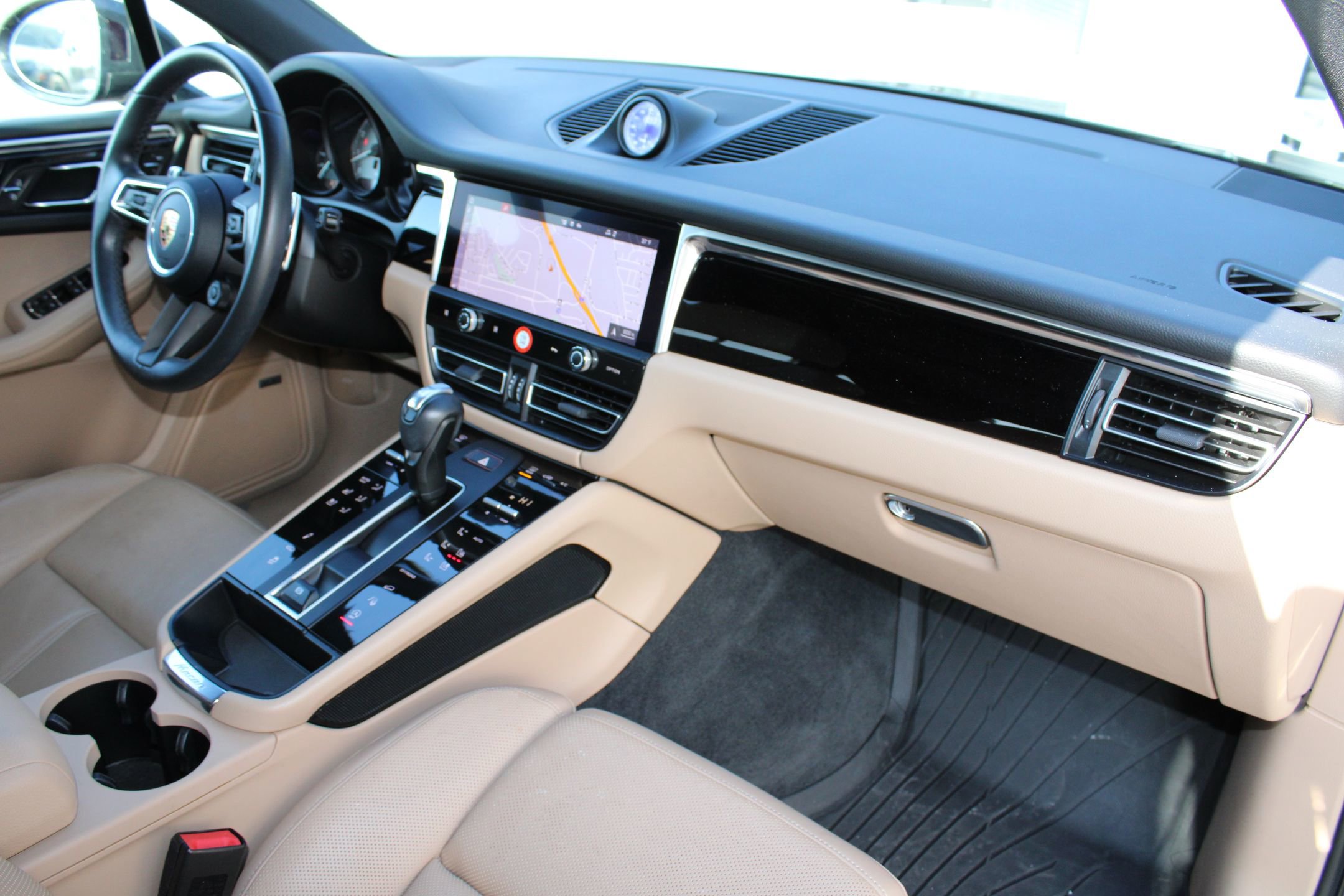 Certified 2022 Porsche Macan S image 27