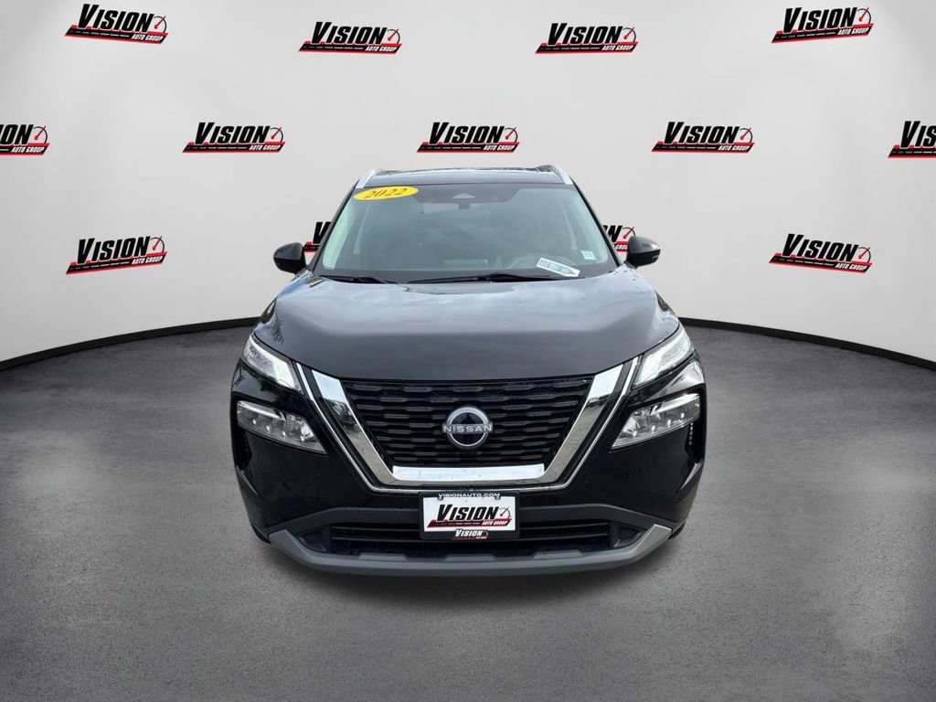 Used 2022 Nissan Rogue SV w/ SV Premium Package image 2
