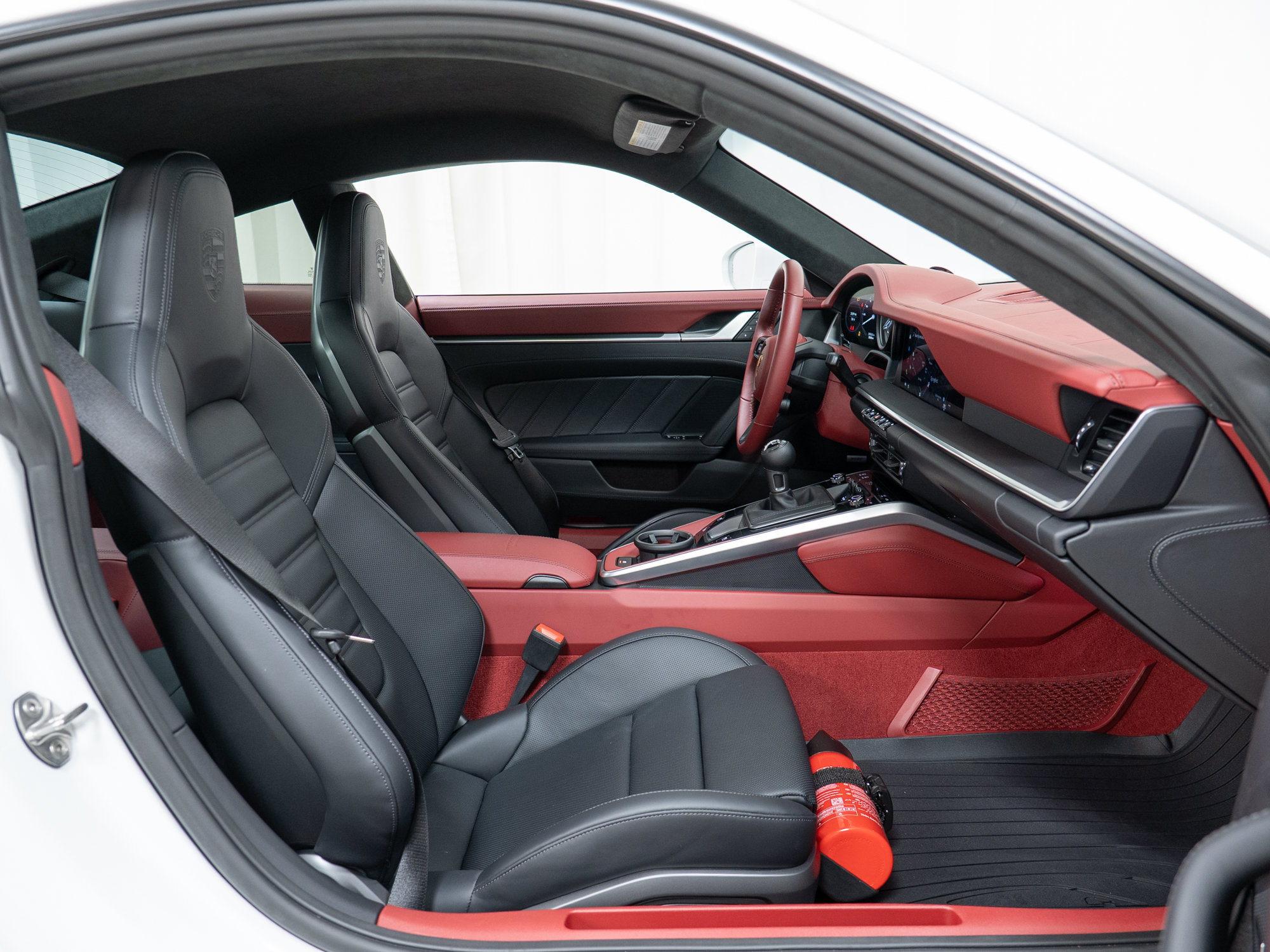 Certified 2024 Porsche 911 Carrera GTS RWD image 35