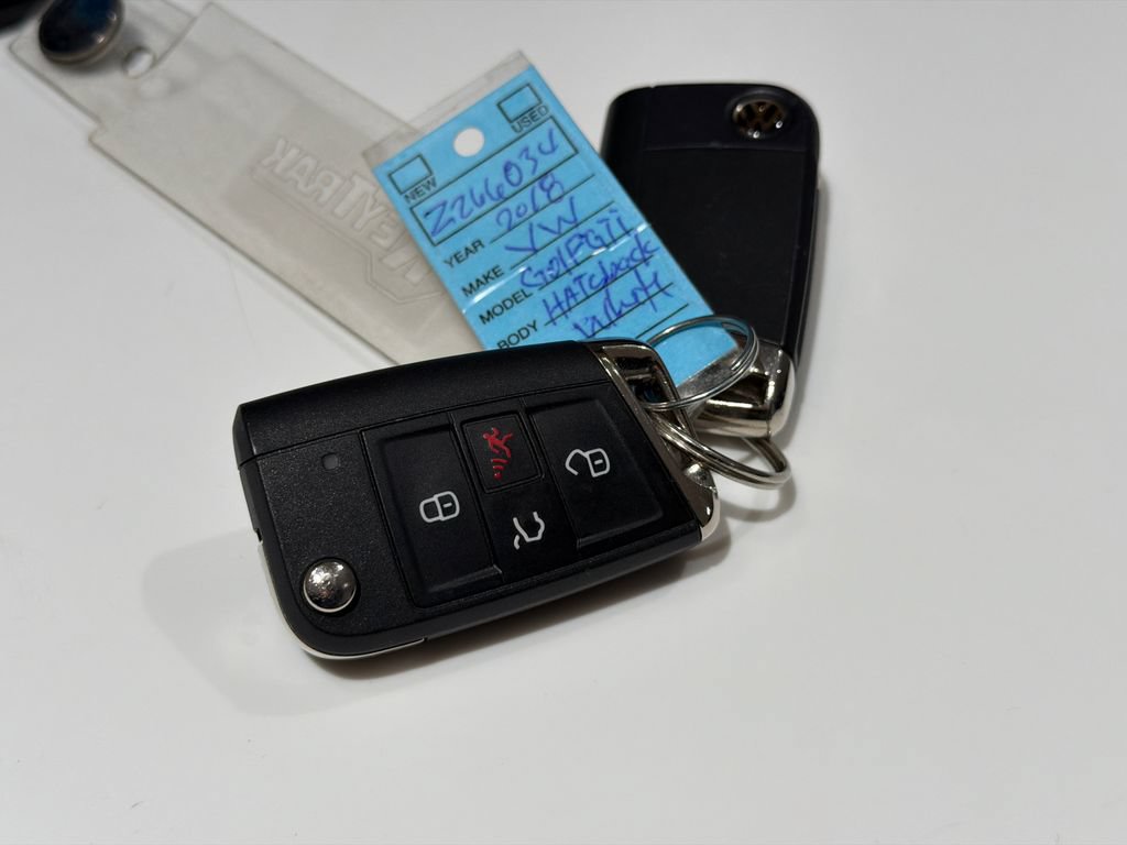 Used 2018 Volkswagen GTI SE FWD image 32