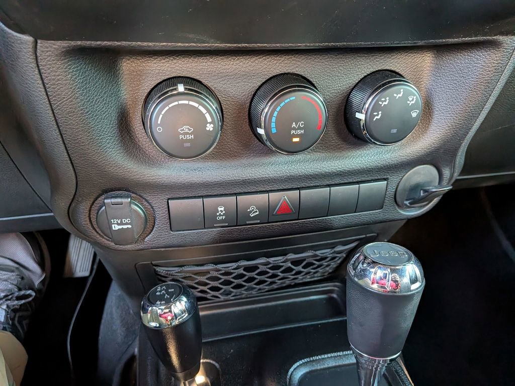 Used 2018 Jeep Wrangler Sport w/ Connectivity Group image 30