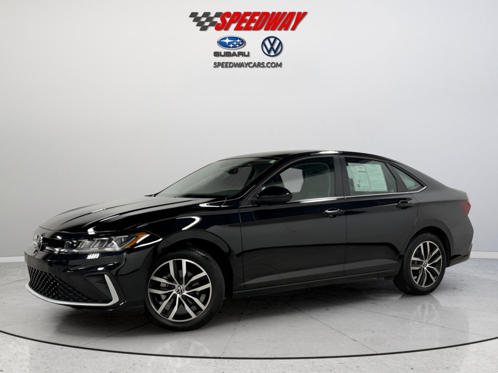 Certified 2025 Volkswagen Jetta SE image 3