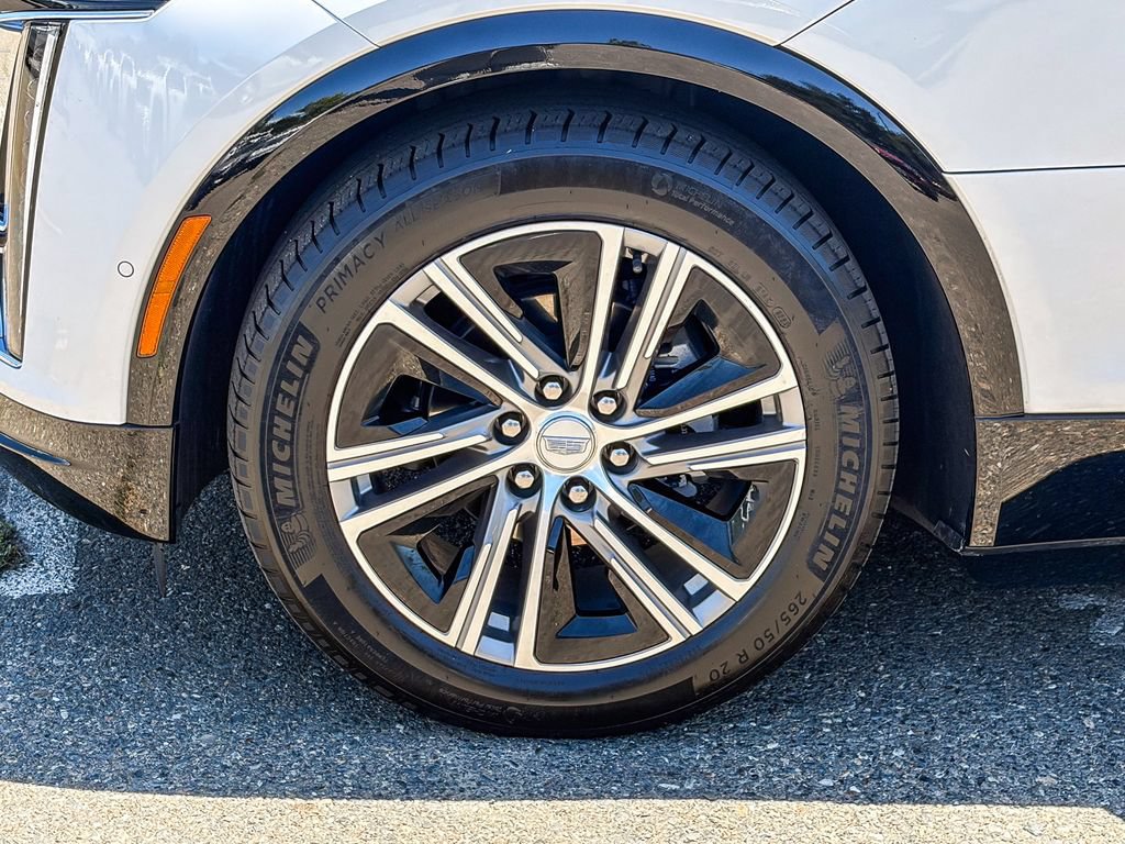 Certified 2024 Cadillac Lyriq Luxury AWD/4WD image 9
