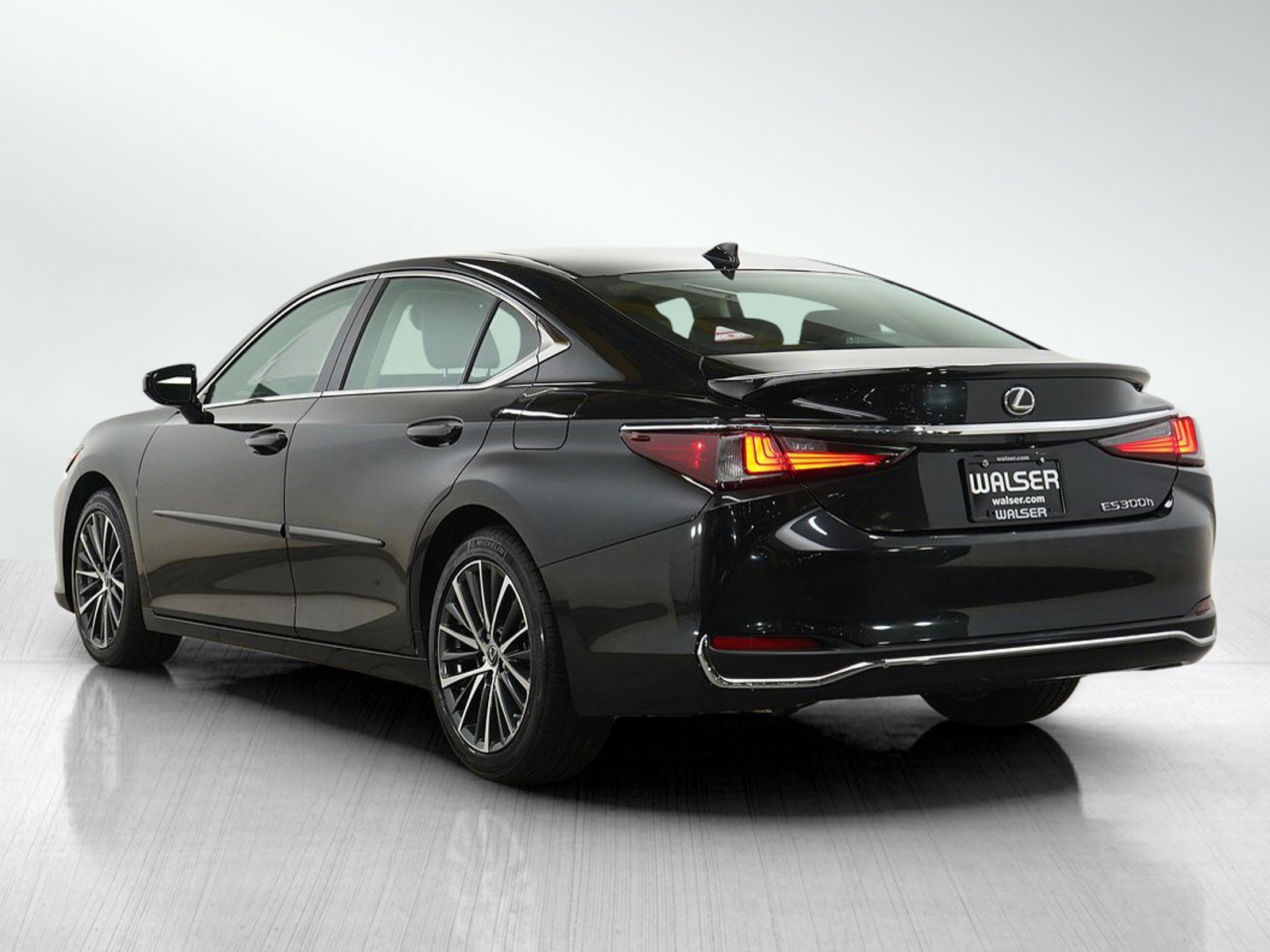 Used 2025 Lexus ES 300h FWD image 4