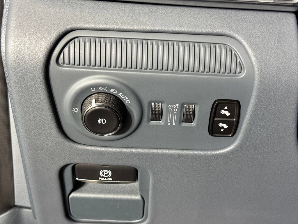 Certified 2024 Jeep Grand Wagoneer Series III w/ Rear Seat Video Group 1 AWD/4WD image 14