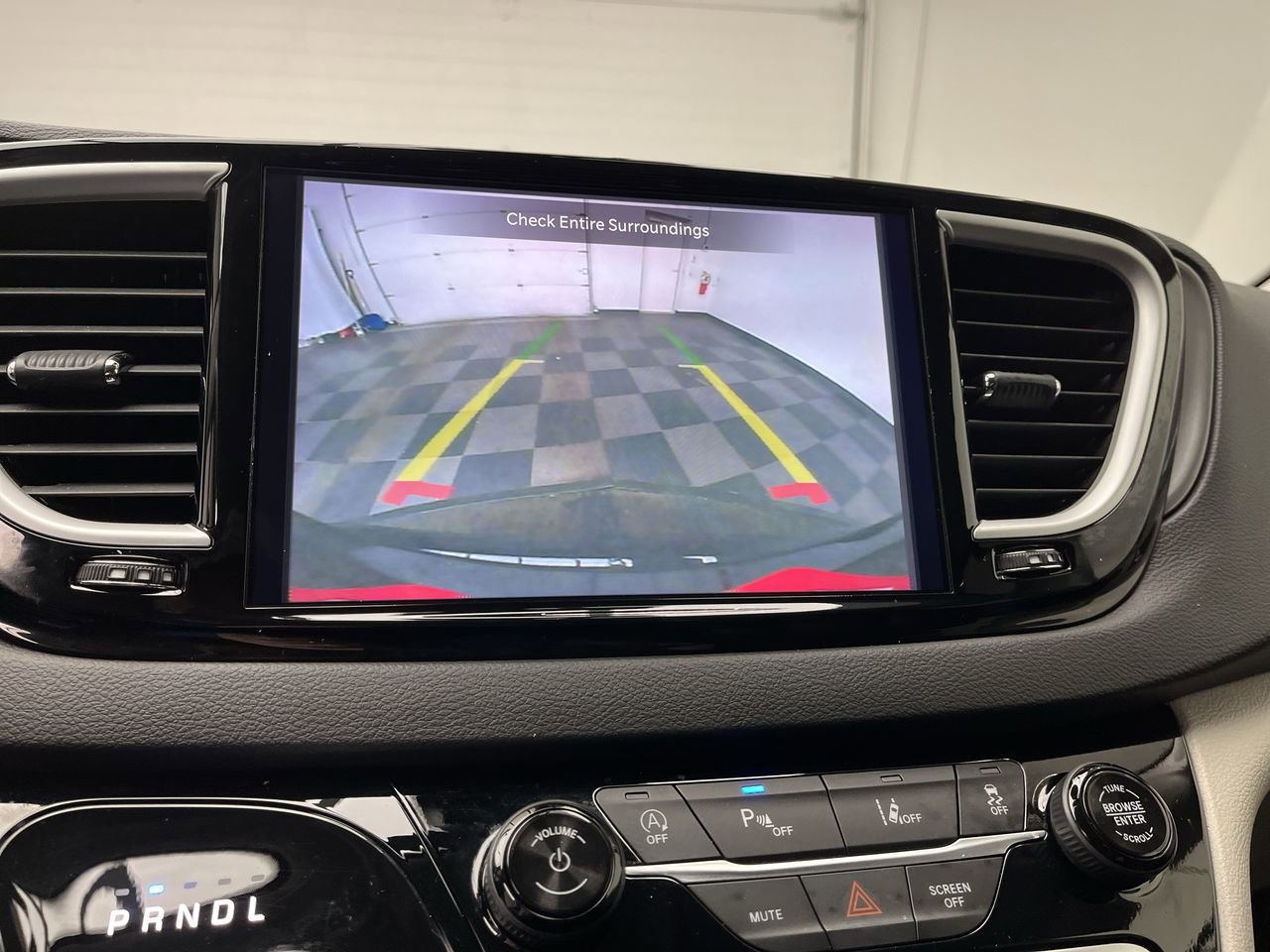 Used 2024 Chrysler Pacifica Touring-L FWD image 5