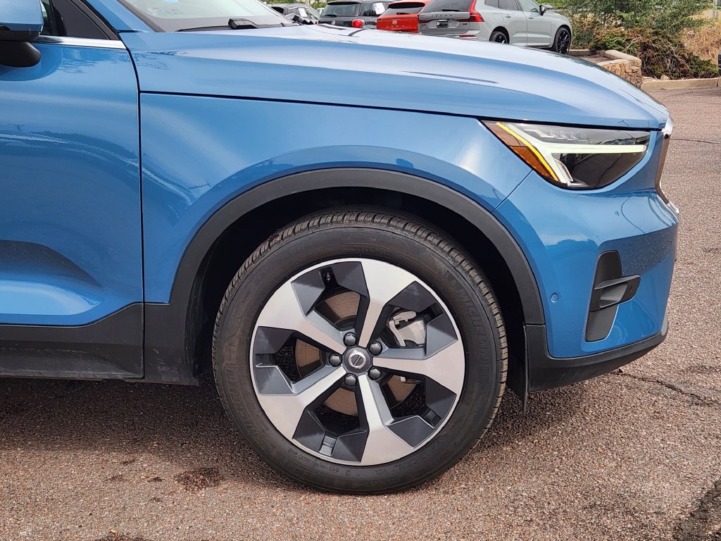 Used 2025 Volvo XC40 B5 Plus AWD/4WD image 29