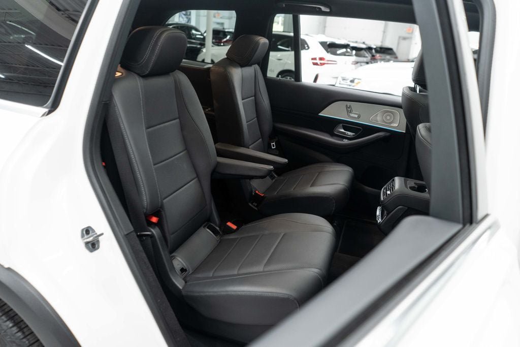 Used 2025 Mercedes-Benz GLS 450 4MATIC image 12