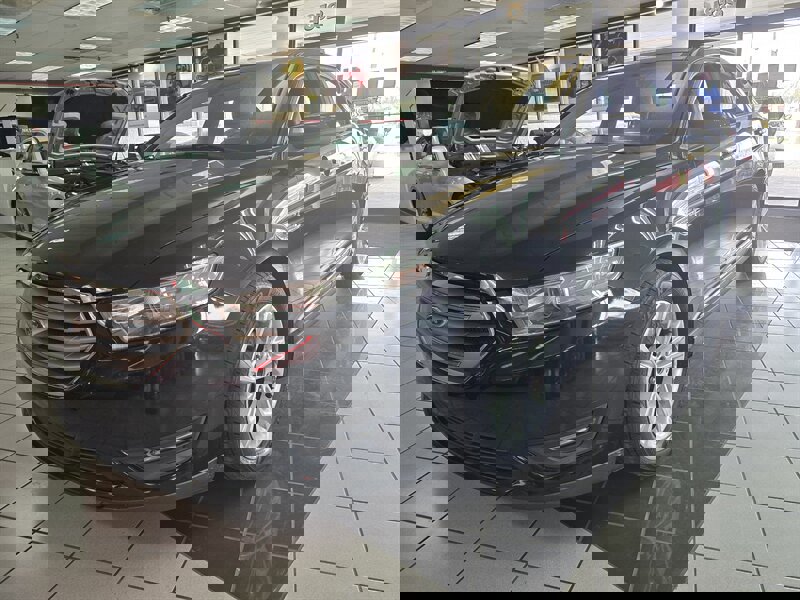 Used 2013 Ford Taurus SEL image 1