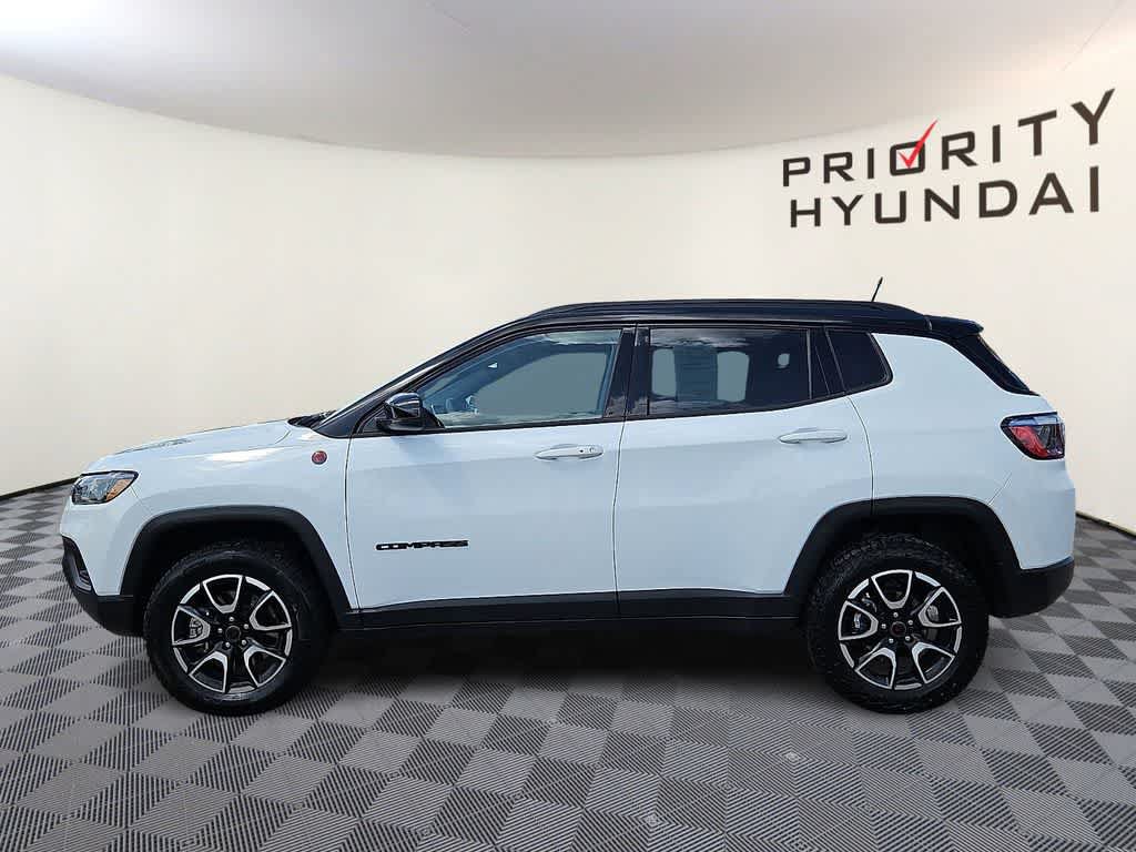 Used 2025 Jeep Compass Trailhawk AWD/4WD image 7