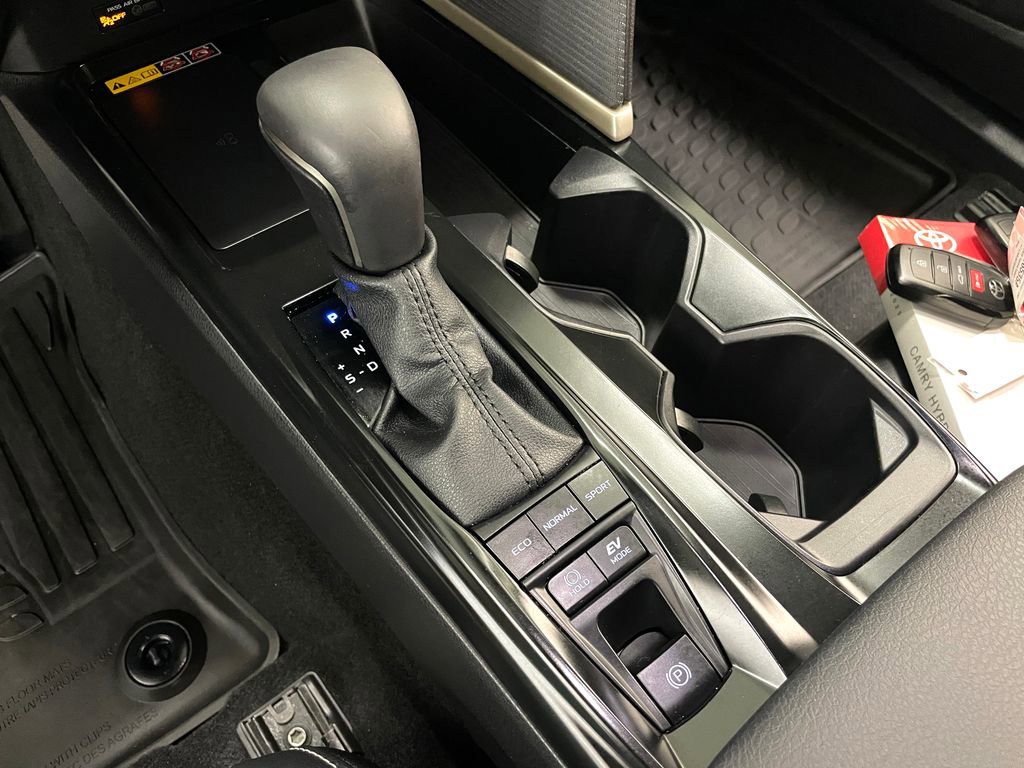 Used 2025 Toyota Camry SE image 28