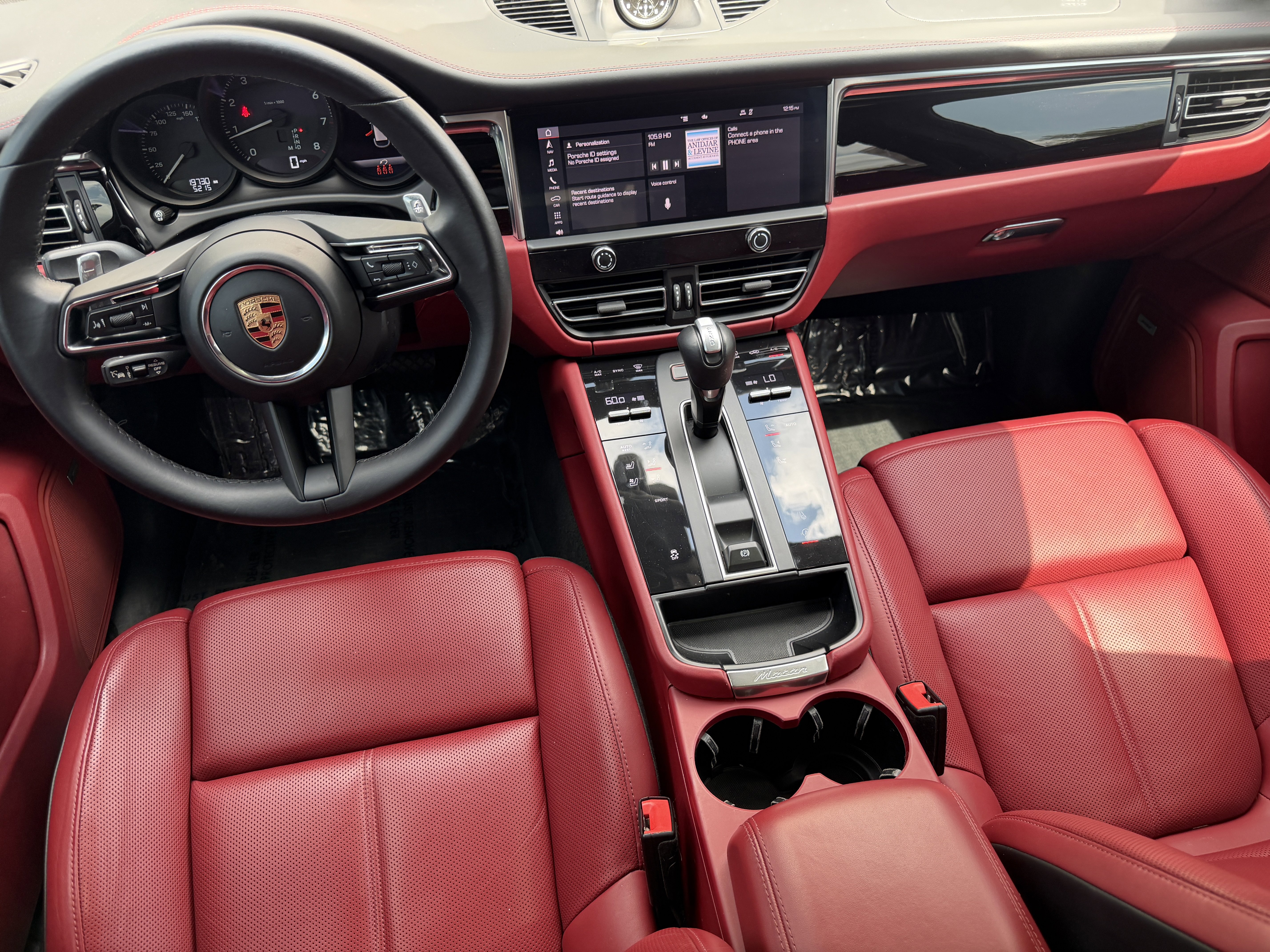 Certified 2024 Porsche Macan image 16