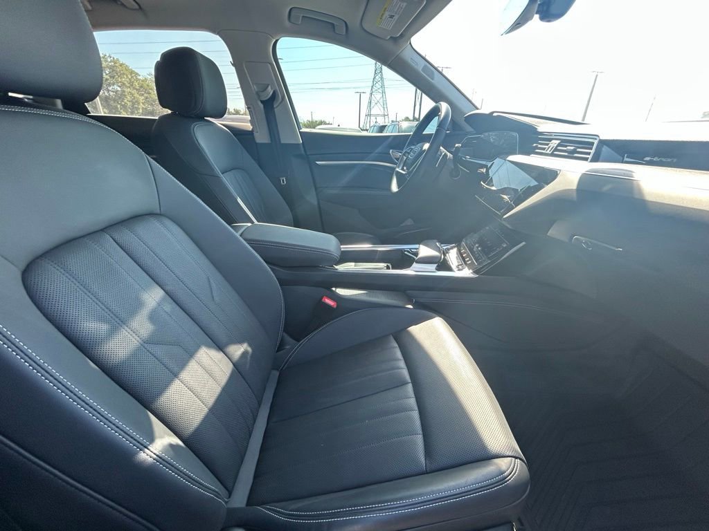 Used 2024 Audi Q8 e-tron Premium Plus w/ Premium Plus Package AWD/4WD image 37
