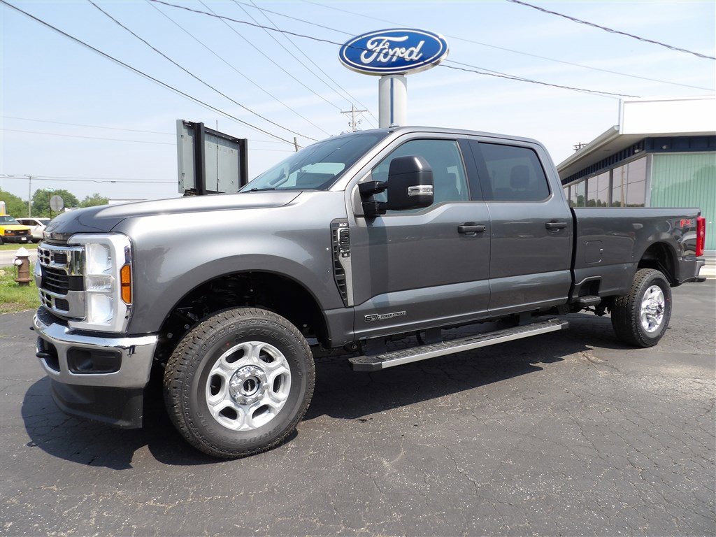 New 2025 Ford F350 XLT w/ FX4 Off-Road Package image 2