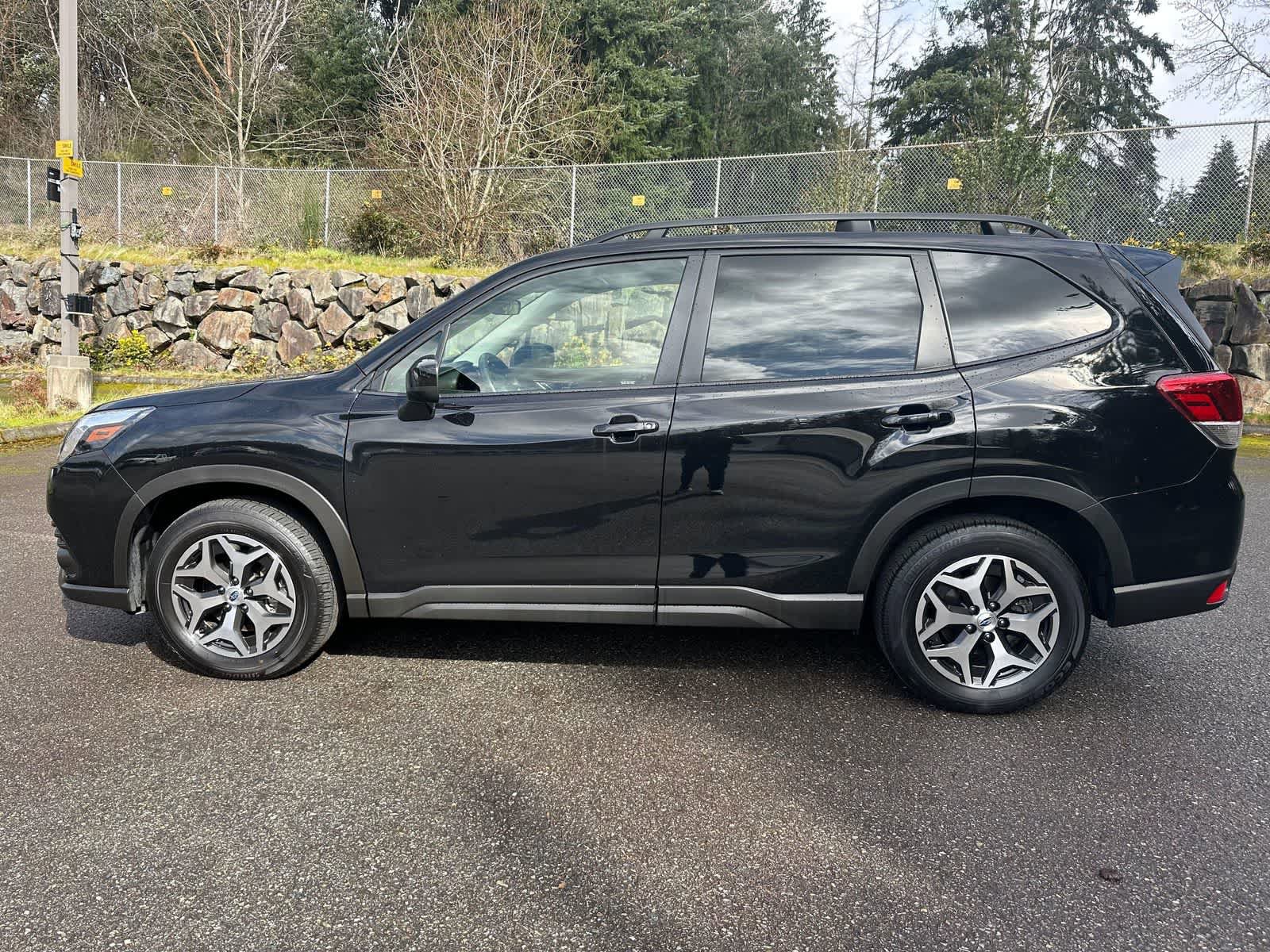 Certified 2023 Subaru Forester Premium AWD/4WD image 2