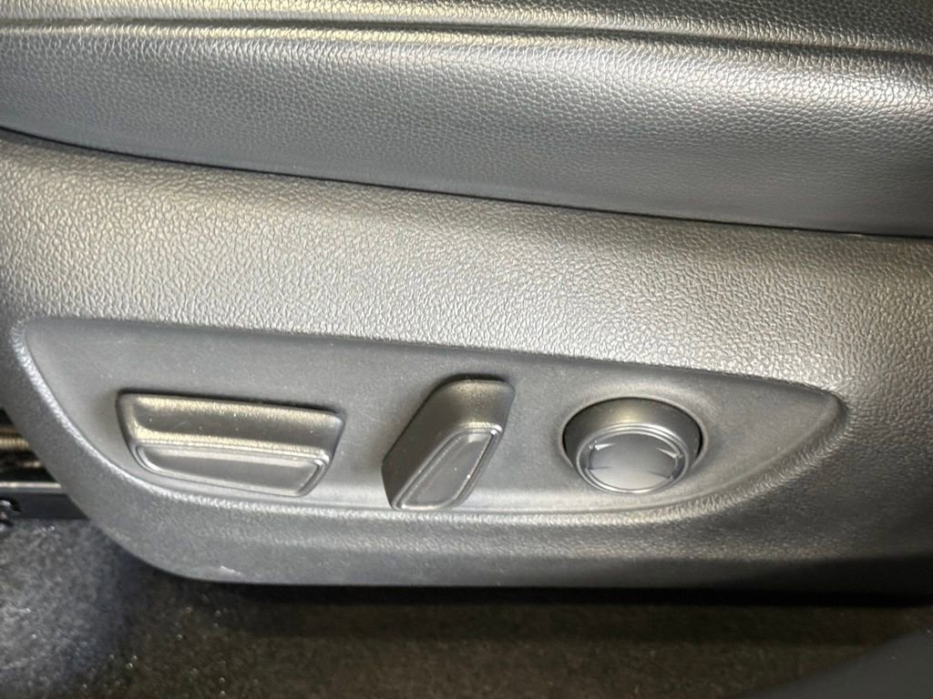 Used 2023 Toyota Highlander XLE image 23