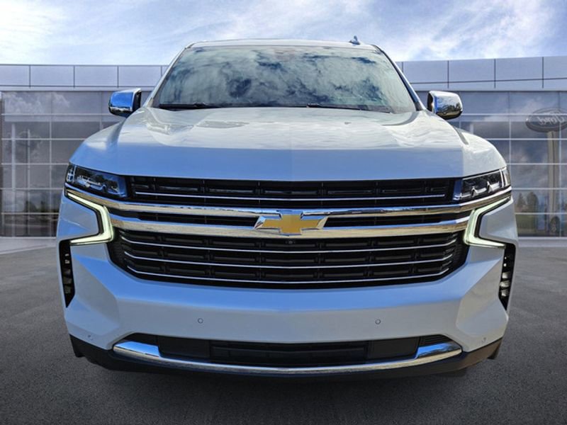 Used 2021 Chevrolet Tahoe Premier w/ Premium Package image 3