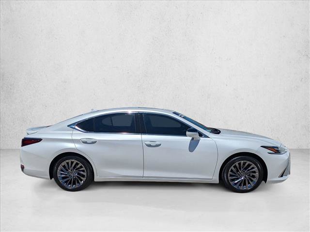 Used 2024 Lexus ES 300h w/ Accessory Package (Z2) FWD image 4