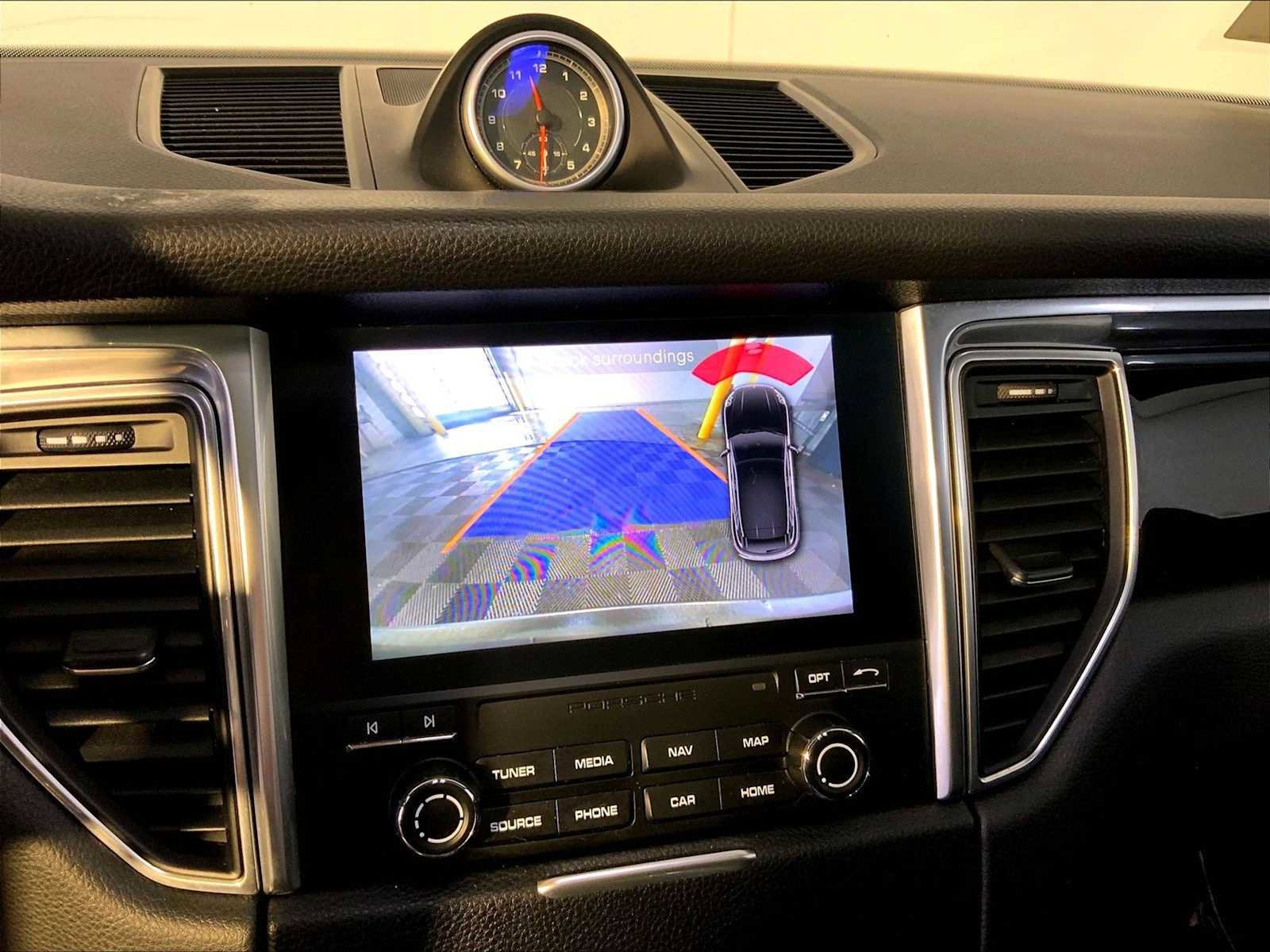 Certified 2017 Porsche Macan image 31