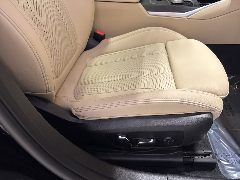 Used 2024 BMW 330i xDrive Sedan w/ Convenience Package image 39