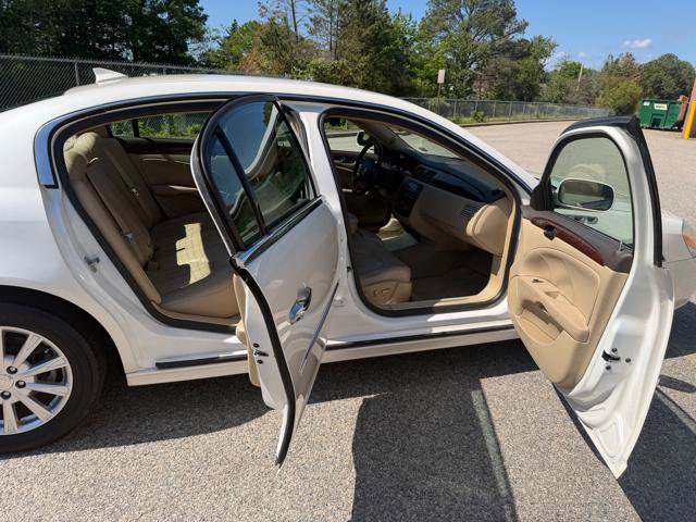 Used 2011 Buick Lucerne CXL FWD image 18