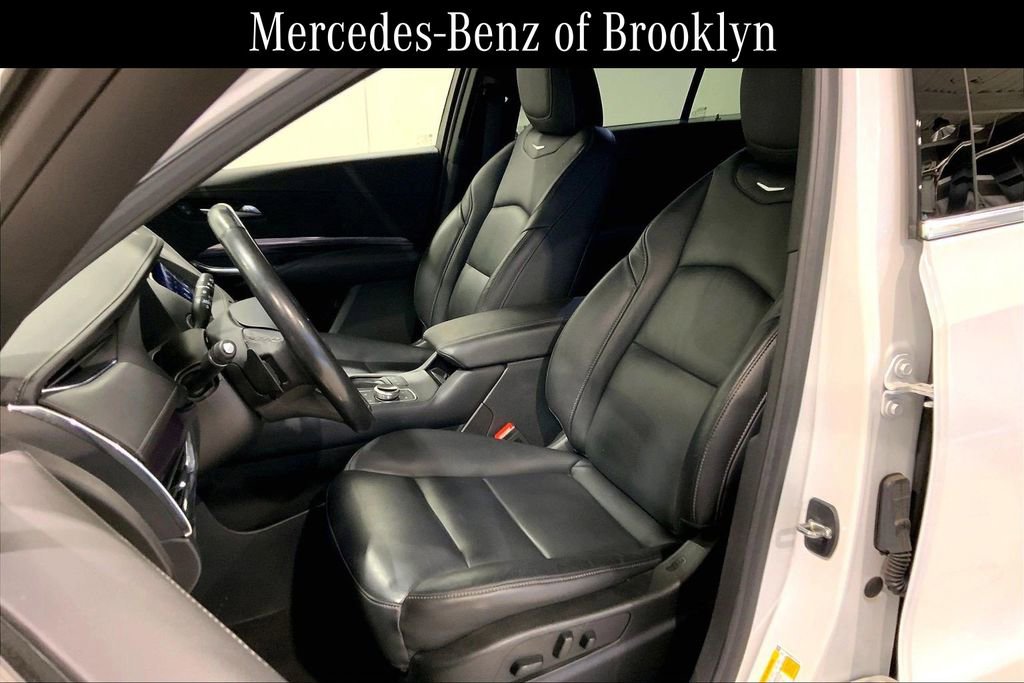 Used 2023 Cadillac XT4 Luxury w/ Cold Weather Package image 7
