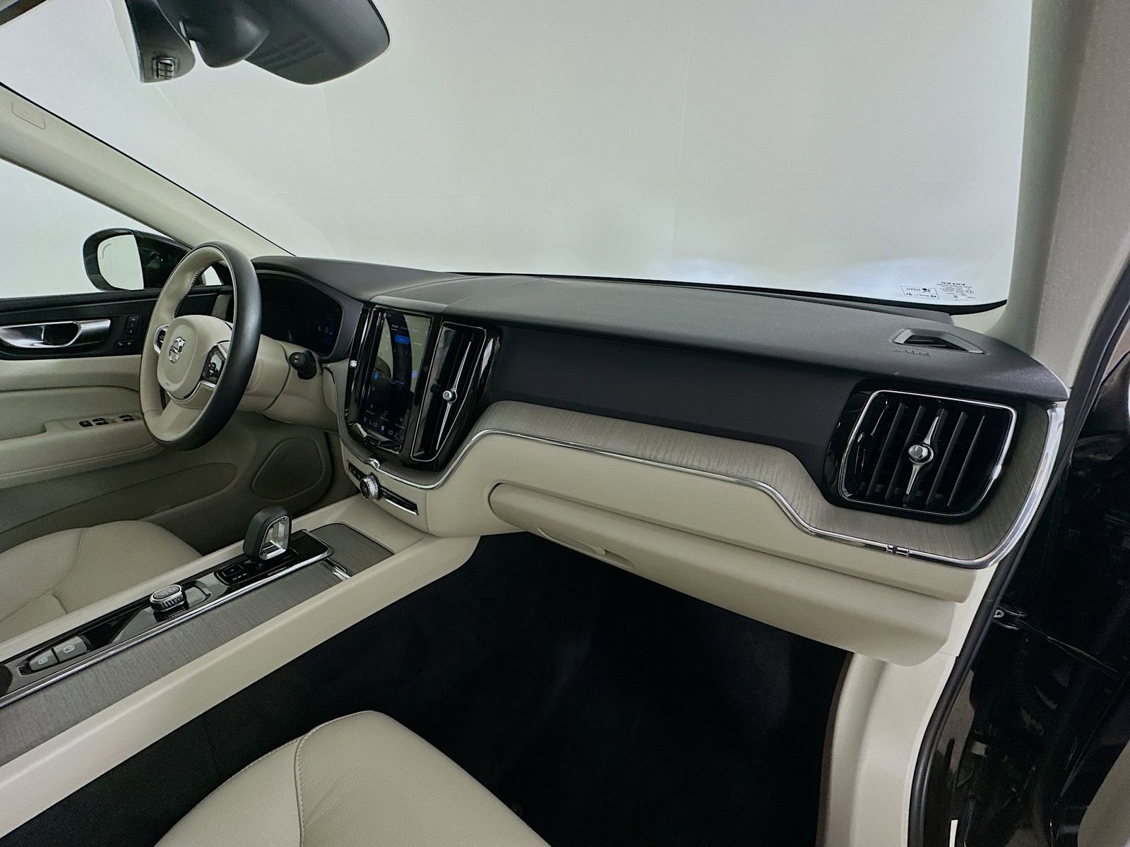 Used 2023 Volvo XC60 B5 Plus w/ Protection Package AWD/4WD image 48