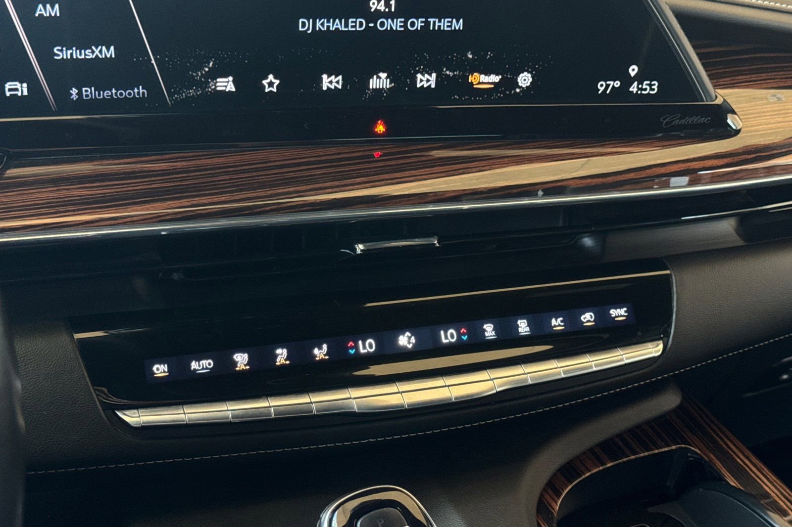 Certified 2021 Cadillac Escalade Premium Luxury w/ LPO, Radiant Package AWD/4WD image 23