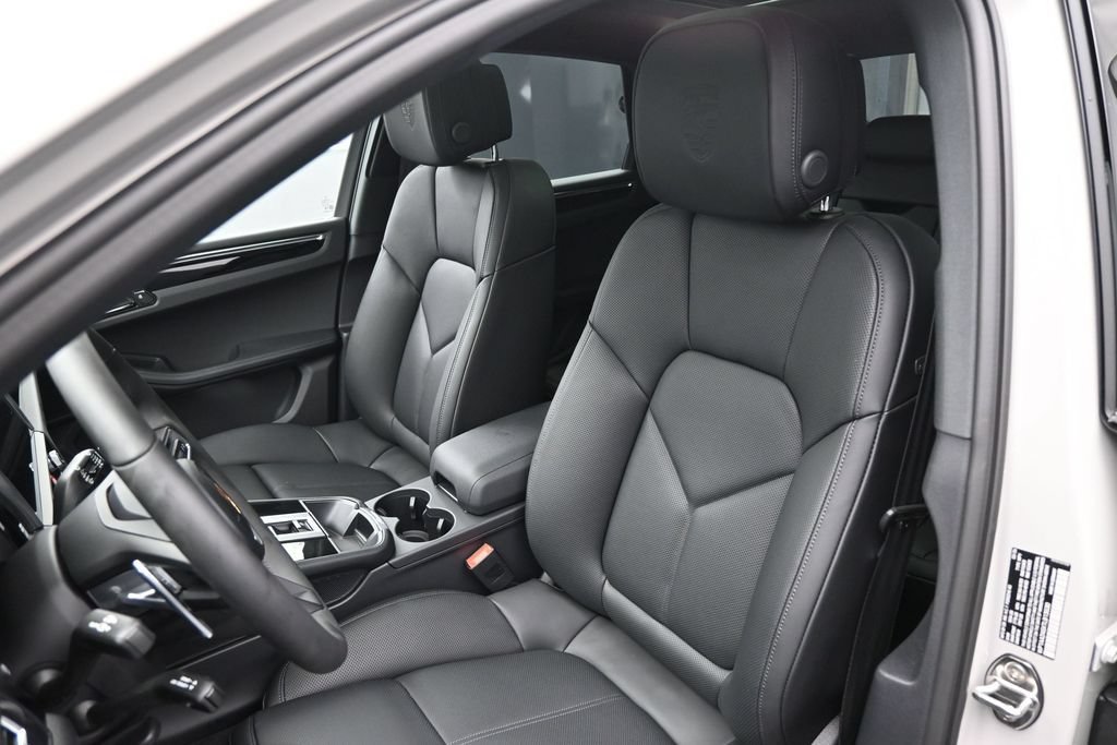 New 2026 Porsche Macan AWD/4WD image 6